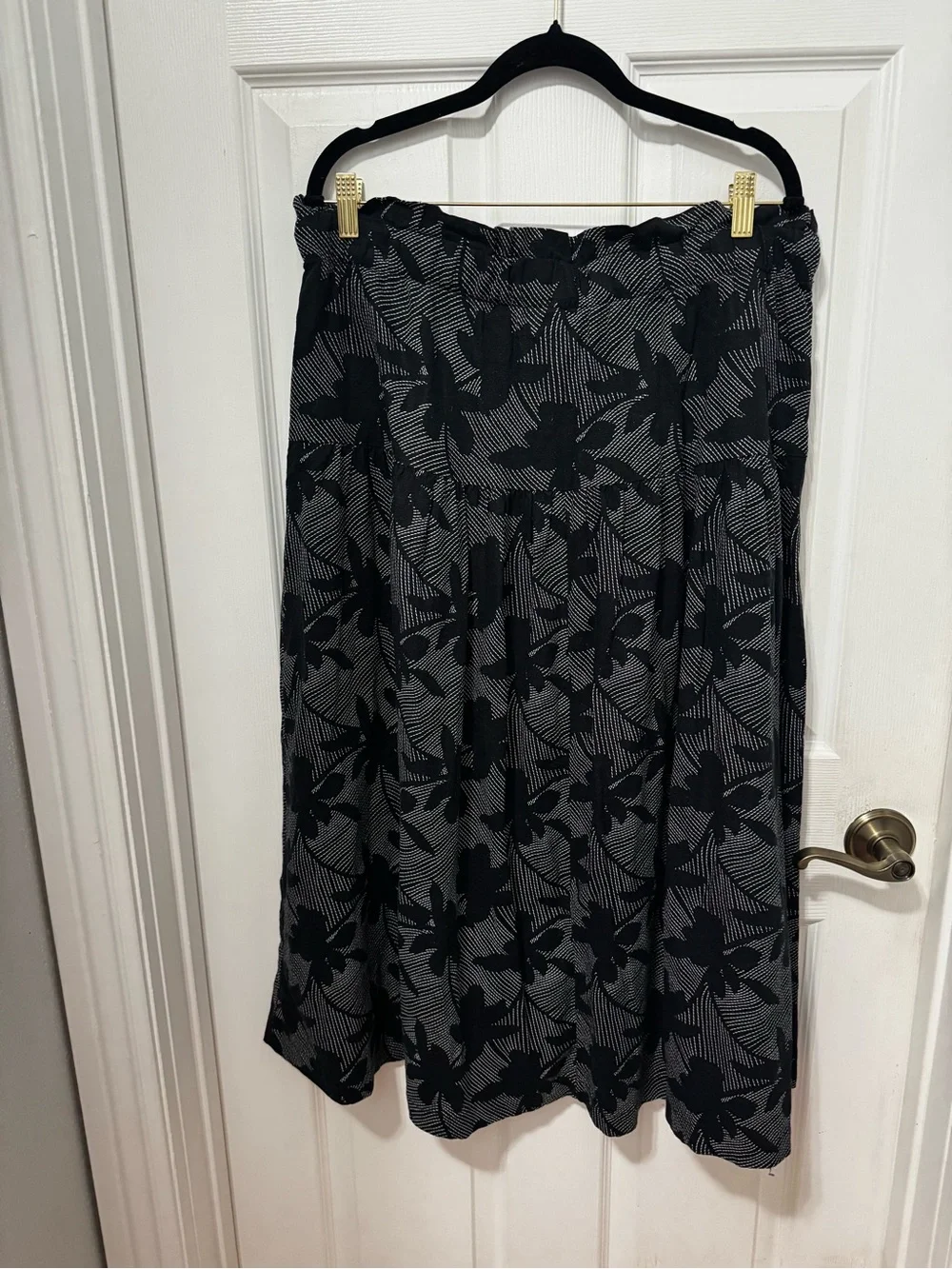 Universal Thread Black & Gray Floral Skater Skirt